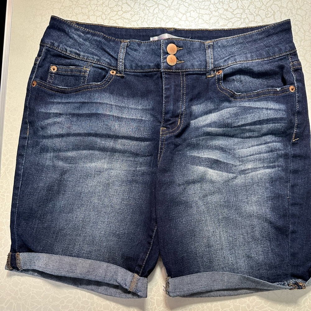 No Boundaries Blue Jeans with Distressed Details Size 15